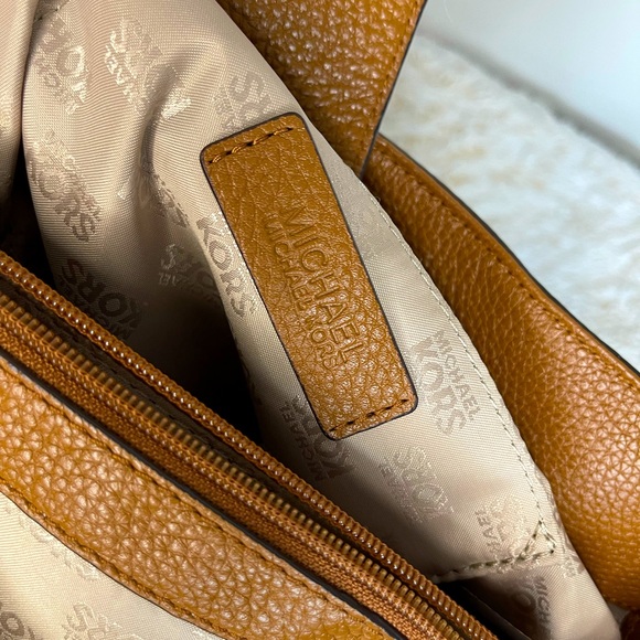 Authentic Michael Kors Hamilton Canvas Satchel - Picture 10 of 10